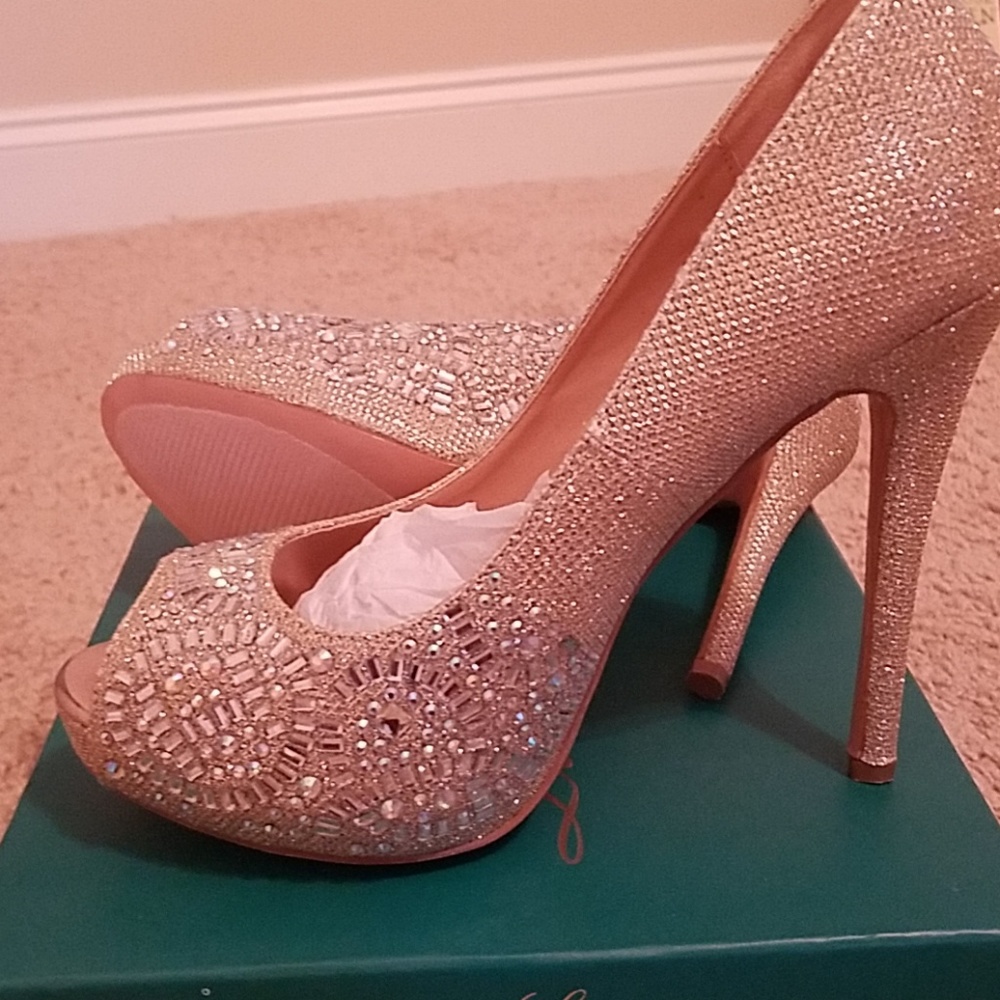 Make me an offer!! 💝Dressy heels- size 7 1/2